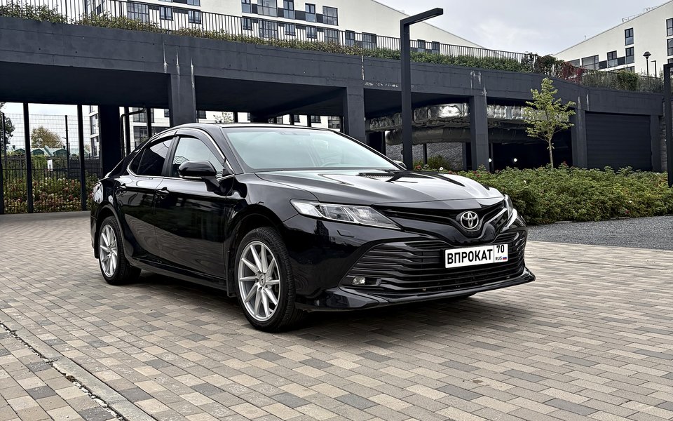 Toyota Camry в аренду в Томске