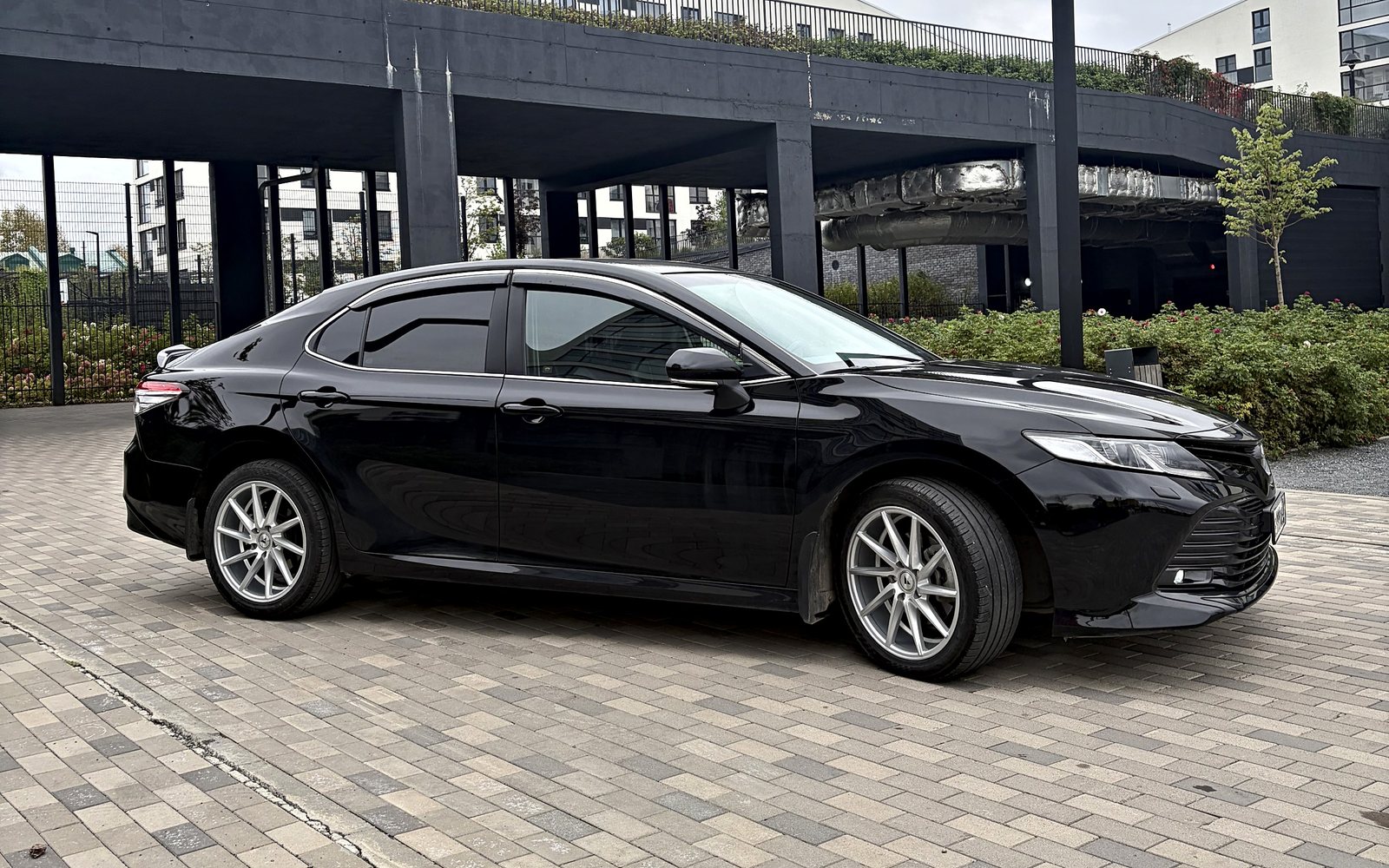 Toyota Camry 2021 в аренду в Томске, фото 4 из 8