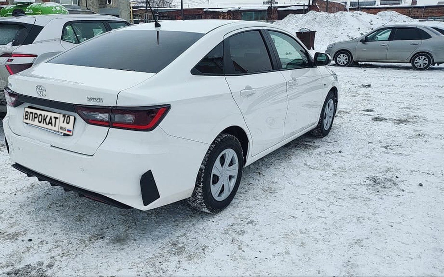 Toyota Yaris 2022 в аренду в Томске, фото 3 из 6